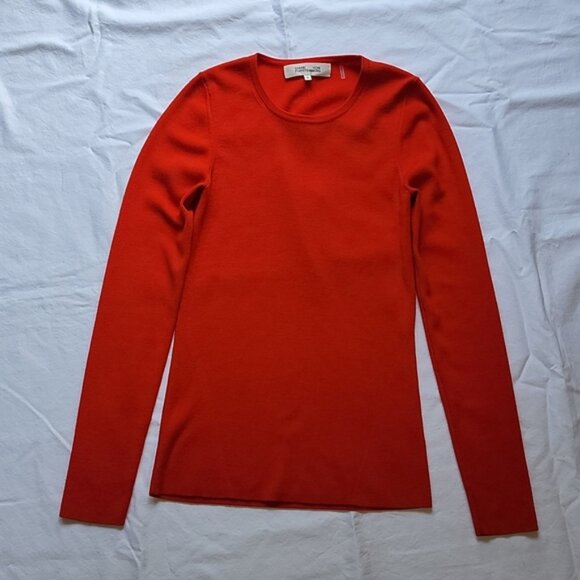 🎉 Diane Von Furstenberg rear cutout Sweater 🎉 - Picture 3 of 6